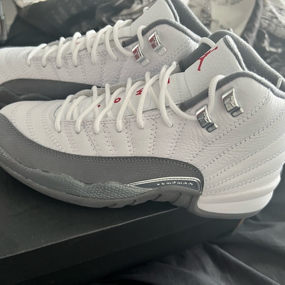 Jordan Retro 12 White/ Dark Grey/ Gym Red - Picture 2 of 4